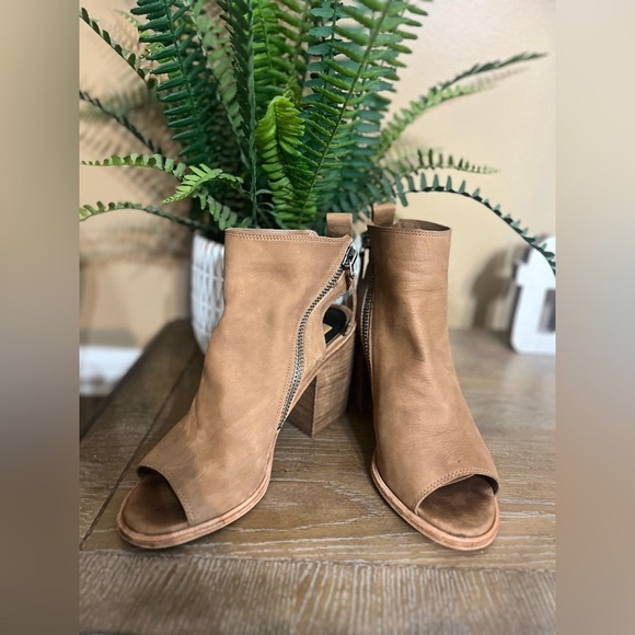 Dolce Vita Boots Womens Sz 8 Brown Suede Peep Toe Ankle Booties Casual Shoes - Picture 2 of 13